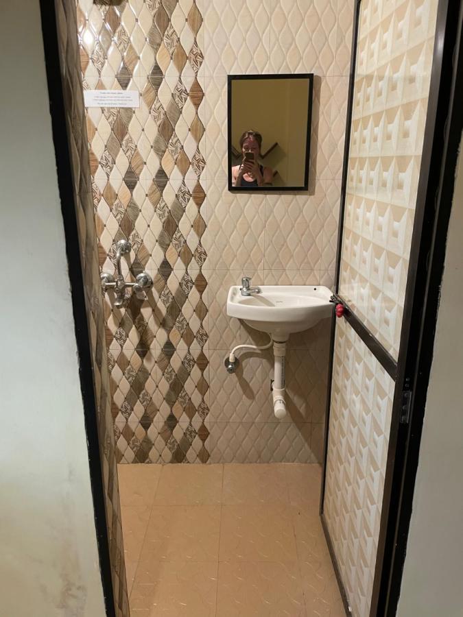 No Name Guesthouse 阿姆波尔 外观 照片