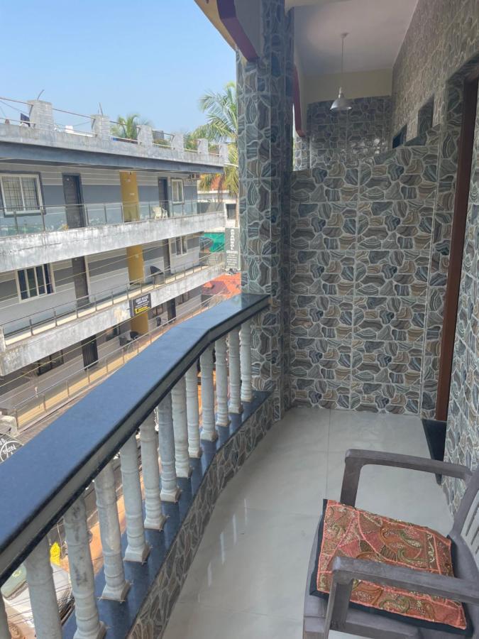 No Name Guesthouse 阿姆波尔 外观 照片